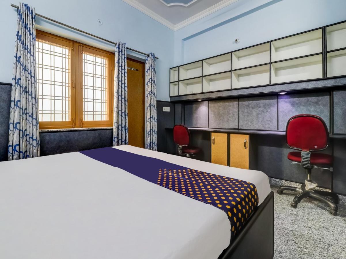 Spot On 82236 Aryan Home Stay Jhājra 外观 照片