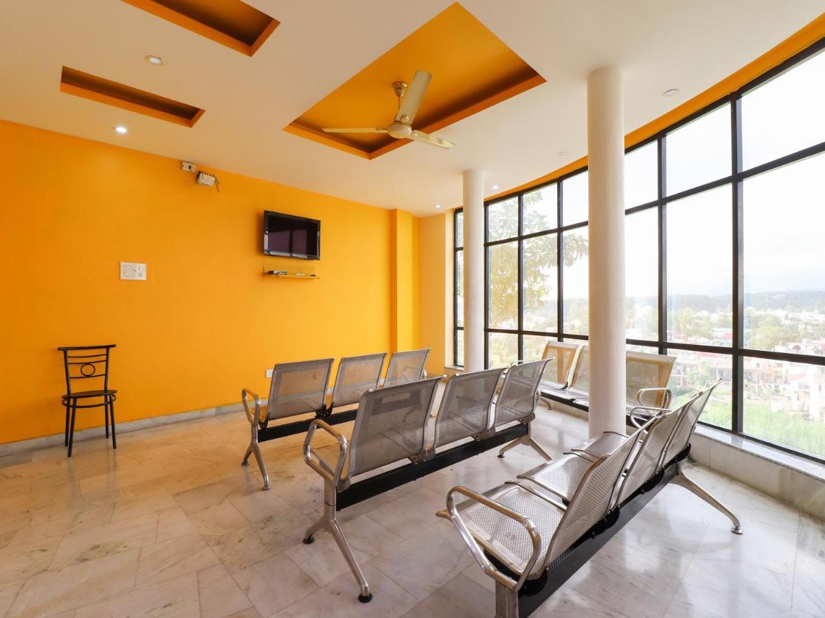 Spot On 82236 Aryan Home Stay Jhājra 外观 照片